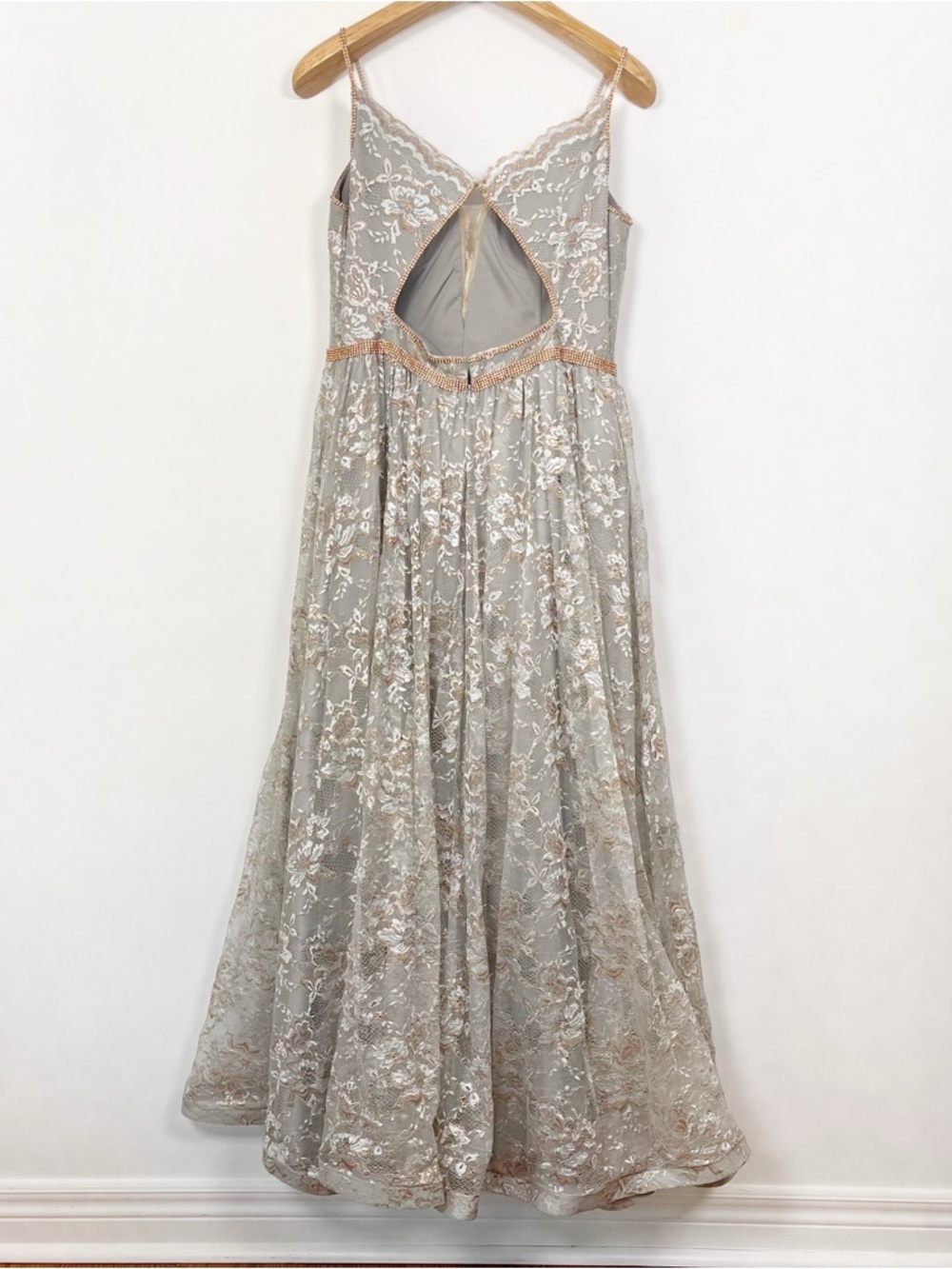 Elegant Silver & Gold Long Floral Lace Evening Gown by Colors Dress Size 14‎ - Picture 12 of 16